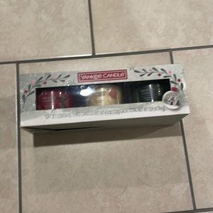 NWT Yankee candle candle gift set 3